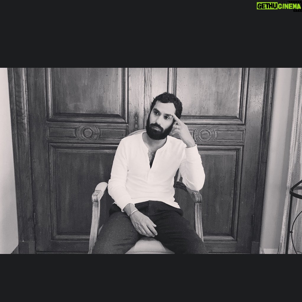 Kunal Nayyar Instagram - What would it take for you to fully accept yourself just as you are right now? #selflove