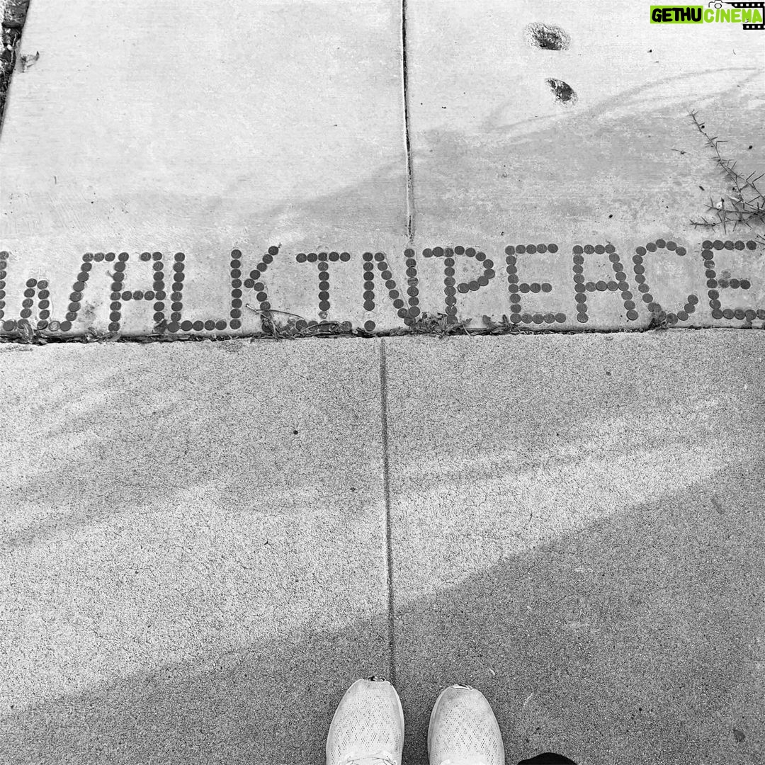 Kunal Nayyar Instagram - Will be a restless night of sleep. Horrified by the news out of Eastern Europe. There are no words… lighting a candle and praying for the families and the children stuck in the middle of this bloody conflict. May peace prevail soon.