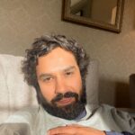 Kunal Nayyar Instagram - If you’re struggling right now, I’m just sending you a little peace, from my heart to yours.