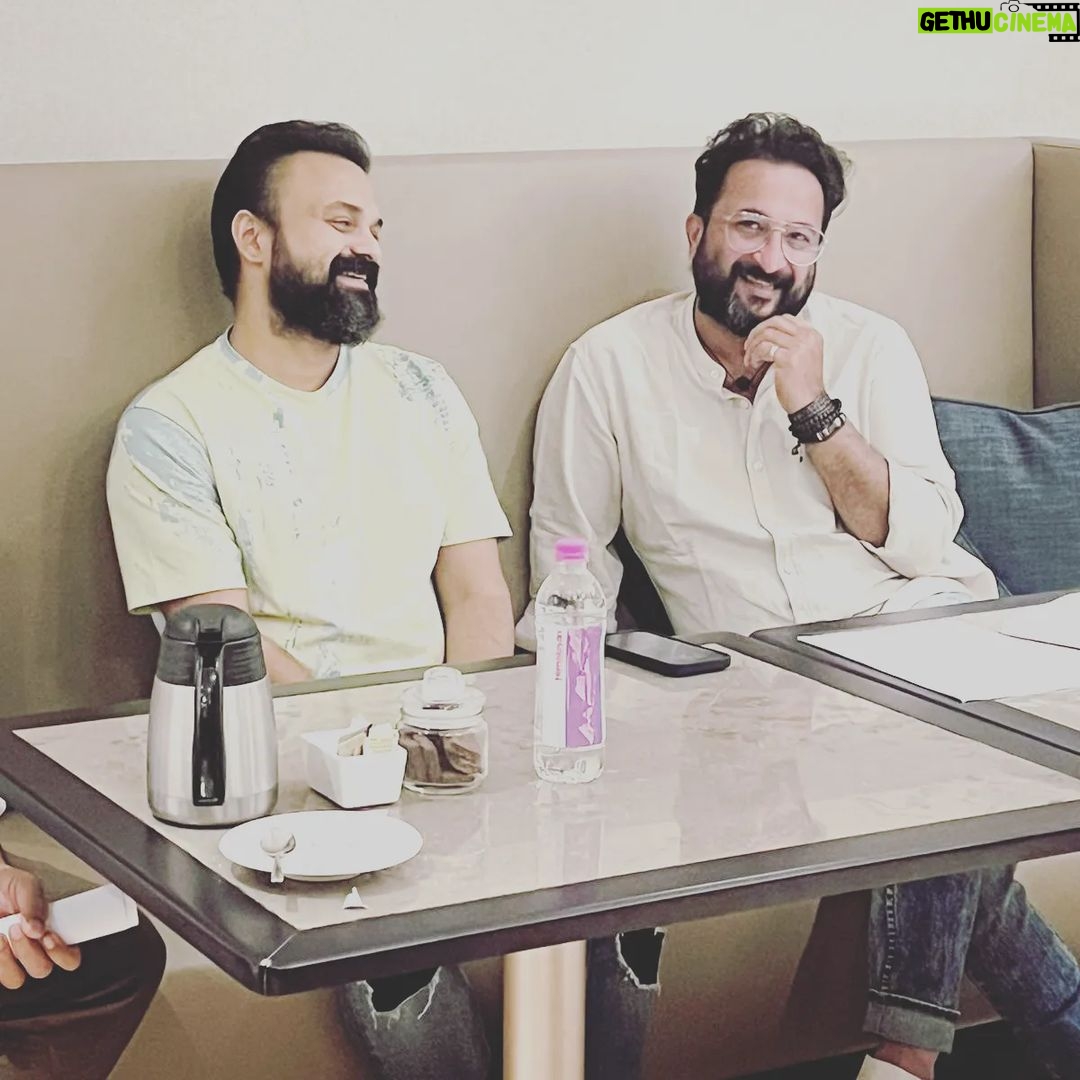 Kunchacko Boban Instagram - Pleasant Moments with the Chairman of C3 😊 #C3 #celebritycricketclub #keralastrikersofficial #kunchackoboban #ccl #malayalamcinema
