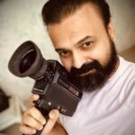 Kunchacko Boban Instagram - ……….Passing on the Legacy……. UDAYA PICTURES & KUNCHACKO BOBAN PRODUCTIONS. The saga will continue with some exciting movies in 2023. Announcements to follow. 📣📣📣📣📣📣📣📣📣 Handling the Bell & Howell, Filmosonic Macro 8, from my Inheritance… which I once detested… but now is my Everything 🤩🤩!!