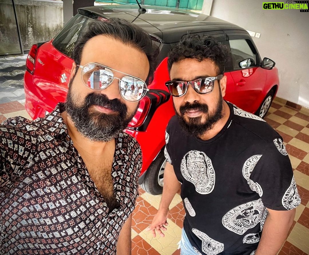Kunchacko Boban Instagram - ………🔥🔥🔥CHAAVER🔥🔥🔥…….. A Tinu Pappachan Movie to the core!!!!! And a sublime Joy Mathew..the Writer ✍🏼! @kavyafilmcompany @arunnarayan01 @arjun_ashokan @antony_varghese_pepe @tinu_pappachan @joymathew_artist @jintolight_worker @just_in_varghese @