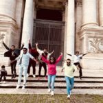 Kunchacko Boban Instagram - Let the Good Times Roll… To the Next Year as well…..& Always✨✨ Babye 2022…..🤩🤩 Rock On 2023…..🥳🥳 @rameshpisharody @manju.warrier @rjmithun @bineeshchandra @priyaakunchacko @familyfriendsfilmsfun #italyromevatican
