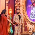Kunchacko Boban Instagram - The peak of happiness and fanboying!!!!! Receiving the Best Actor Award from “THE BEST ACTOR” himself.Dreams do come true when you give in your everything for that.And shaking a leg alongwith the Mega “M” himself for His song that was a life-changer for the Actor in me. Thank you Anand TV awards,the wonderful crowd at Manchester UK and my friends from the film fraternity for making this a memorable one!!! @mammootty @rameshpisharody #anandtvawards2023 @ratheesh_balakrishnan_poduval @santhoshkuruvilla