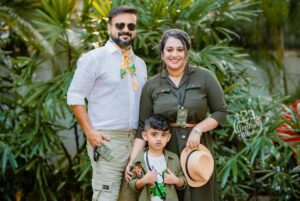 Kunchacko Boban Instagram - Welcome to….
😎IZZU’S  DINO-WORLD🦖
Sharing some snippets from Izzu’s Dino Party 🎉 
And taking this opportunity to thank everyone for all the prayers,wishes and love ❤️ 
@priyaakunchacko @achu_oommen💡 
@krafters.co 🎠 @sugarbowl_cochin 🎂 
@sanojkumar123 📸