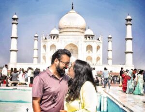Kunchacko Boban Instagram - ……🤩25years of courtship❤️…..
And celebrating that in the backdrop of the monument that epitomise love 💕 
@priyaakunchacko