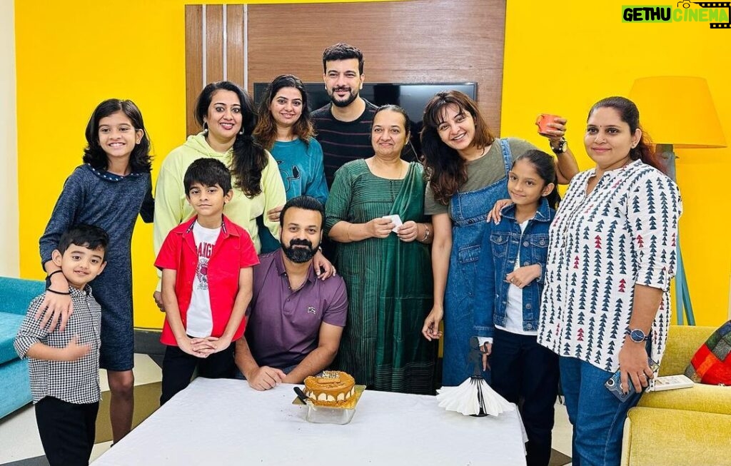 Kunchacko Boban Instagram - All about the Birthday gal being surprised with love and love only ❤️❤️❤️❤️❤️ Happy Birthday AMMAANJI..🥳 😘😘Ummmwuaaah😘😘