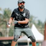 Kunchacko Boban Instagram - Our very own Captain Cool @kunchacks gearin’ up!!! 🏏✨ #happyhappyccl #ccl #celebritycricketleague #keralastrikers # @cclt20 @keralastrikersofficial @celebritycricketclub