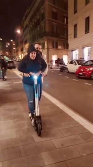 Kunchacko Boban Instagram - Real life “Oru Rajamalli” ……🙃🙃🥰😘😍
Ayyooooooooo🛴🛴🛴🛴🛴🛴🛴🛴🌪️🌪️🌪️
@priyaakunchacko #vaticandiaries