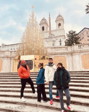 Kunchacko Boban Instagram - Not just Filmy things…!!
Friends,Family,Fun,Films & More…..
@rameshpisharody @manju.warrier @rjmithun #raghuvettanprimers
#florenceitalyromevatican