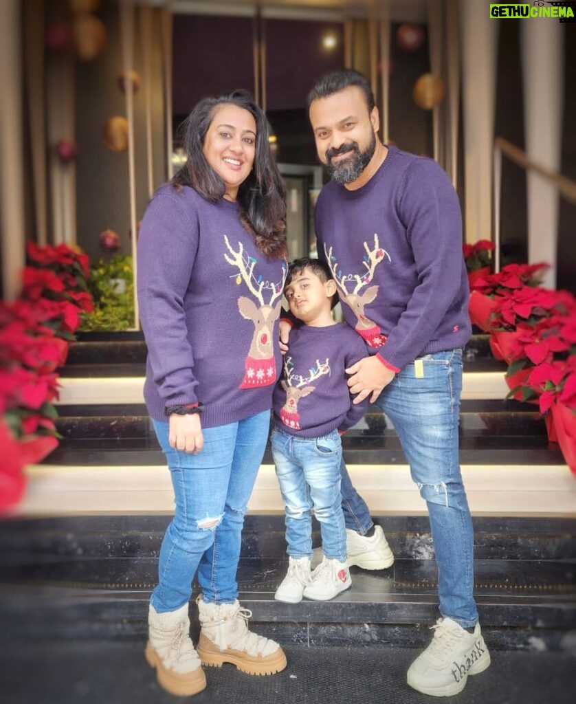 Kunchacko Boban Instagram - …..🎄HAPPY CHRISTMAS FOLKS✨…… May the smile of baby Jesus be present in everyone’s life forever 🌟🌟🌟🌟 Xmas@Vatican #masswithPope