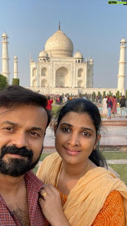 Kunchacko Boban Instagram - I wanted you all to see some good memories of Hareesh and Reshmi !!once they lived happily ever…!!! :) ~No matter what happens in life we should always cherish and respect the good moments in our life ~ I am lucky to have a co-actor like you @kunchacks , who was living as ‘Hareesh ‘ through out the movie , which helped Reshmi and ariyippu to become soo real ✊🏾❤️ Thank you for Hareesh and Reshmi @maheshnarayan_official 🖤 How beautifully you are creating such characters…. ➡️Ariyippu/Declaration streaming now on @netflix_in Agra-The City of Taj