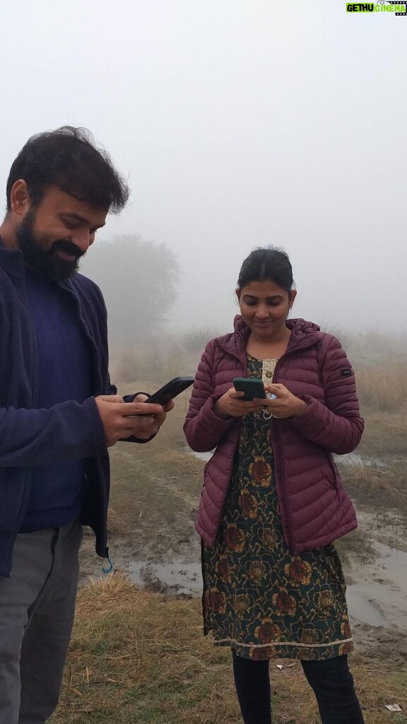 Kunchacko Boban Instagram - Hareesh and Reshmi trying to prove their rare skills while shooting 👀😬 @kunchacks 👁👁