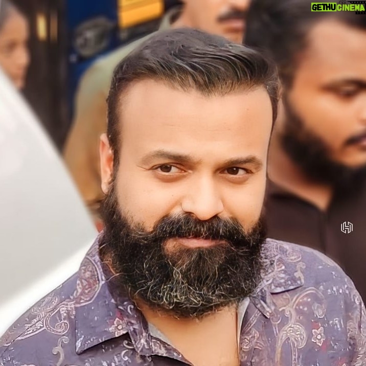 Kunchacko Boban Instagram - Wrapping up CHAAVER🔥🔥🔥 Will be in theatres for the adrenaline rush!! ………………2023 will be lit………….. 🔥🔥🔥🔥🔥🔥🔥🔥🔥🔥🔥 @tinu_pappachan @joymathew_artist @antony_varghese_pepe @arjun_ashokan @arunnarayan01 #chaaverthemovie