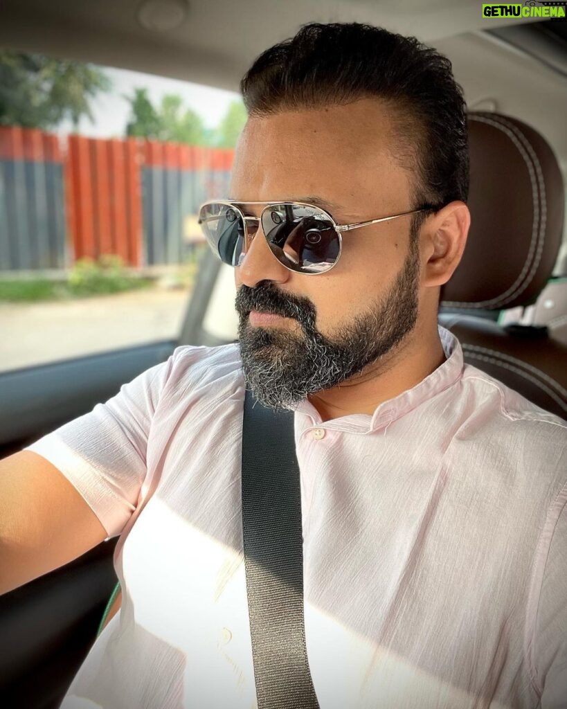 Kunchacko Boban Instagram - …Driving December Dude… Driving off to 2023🚗🚗🚗🚗 And Fired Up for 2023🔥🔥🔥🔥