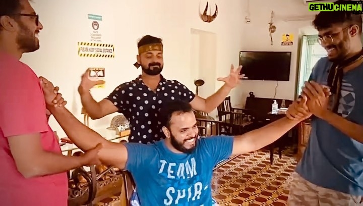 Kunchacko Boban Instagram - 🥳🥳Firing Up the Freakin Child inside ya!!😍😍 ……………….HAPPY CHILDREN’S DAY……….. @priyakunchacko @ashish42c @aleena_mathew04 #familyfun #cousinscollective