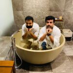 Kunchacko Boban Instagram - Cudnt help sharing this funny pic dear Pishooooooo!!!😜 Thank you for being such a happy face in our life dear..For being such a great friend,support,family,co-actor and the craziest one to make our life pretty much crazy kool!!😎🥳🥳 🥰🥰Happy Birthday Pishu Boy🥳🥳@rameshpisharody Izu boy,Priya and myself😎