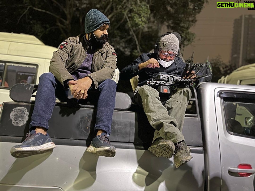 Kunchacko Boban Instagram - BTS…”ARIYIPPU”… Noida nights🎥 With the man of the moment !!@maheshnarayan_official @shebinbacker @shebin_backer_productions @kunchackobobanproductions @divya_prabha__ @sanujohnvarughese @jothishshankar #ariyippumovie