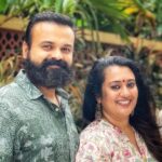 Kunchacko Boban Instagram - “Ivanentho karyam saadhikkanundu!!” The most expected comments that mite fill your comment box when posting this pic 😘 @priyakunchacko #commentcheckcontest