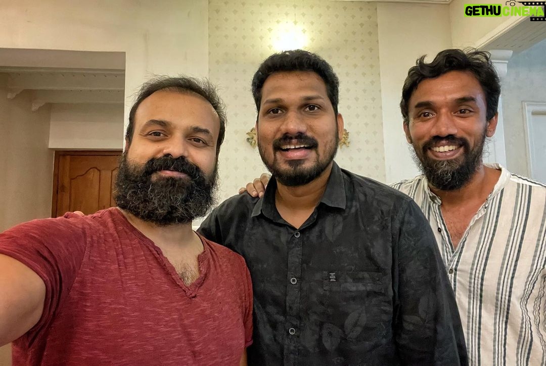 Kunchacko Boban Instagram - โจMAGICAL PATHIRAA๐ฅ 2023 will get Bigger and Better by Godโs grace!! @midhun_manuel_thomas @iamlistinstephen @magicframes2011 With my Friends and Partners in Crime๐๐๐๐๐๐๐๐๐๐