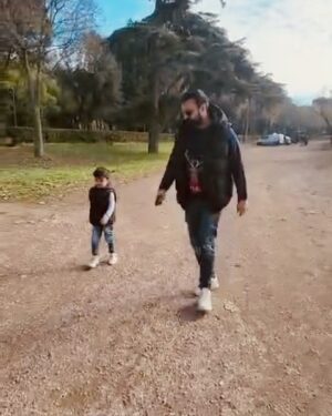 Kunchacko Boban Instagram - Doing the Victory Lap✌🏽
With God’s Gift….😇
👋🏽👋🏽👋🏽………2022…….🤩🤩🤩
@25yearsofKB @kunchackobobanproductions #udayapictures @ariyippu @nnathaancasekodu