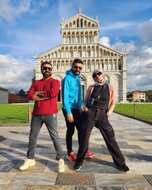 Kunchacko Boban Instagram - Not just Filmy things…!!
Friends,Family,Fun,Films & More…..
@rameshpisharody @manju.warrier @rjmithun #raghuvettanprimers
#florenceitalyromevatican