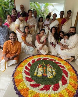 Kunchacko Boban Instagram - 🌼🌼Happy Onam dears🌼🌼🌼
Thank you for making this extra special for all the love for 
NNNA THAAN CASE KODU & OTTU😍😍😍😍😍😍🔥🔥🔥🔥🔥🔥
@nnathaancasekodu @ottumovieofficial