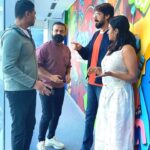 Kunchacko Boban Instagram - Chakochan fever still continue!!! Celebrating success of Naa Thaan Case Kodu! @gayathrieshankar @jeanmarkose @arfaz_iqbal @kunchacks #naathaancasekodu #chakochan #kunchakoboban #gayathri #malayalam #malayalamcinema #actor #actress #trending #viralreels Hit 96.7 FM