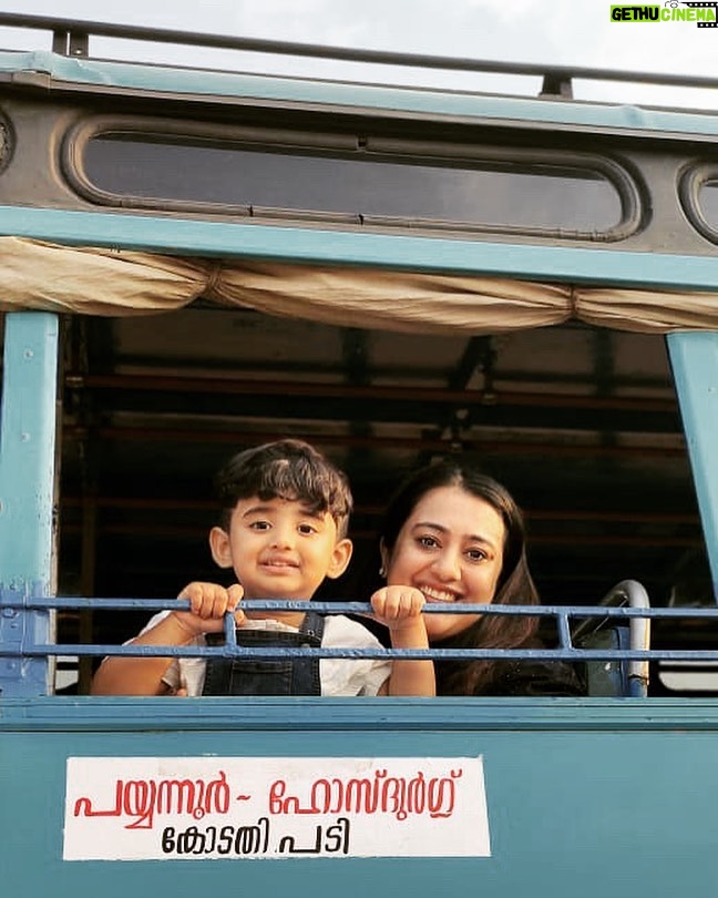 Kunchacko Boban Instagram - Kozhummal Rajeevan real-life family enroute home after hearing the verdict of audience!!! 🥳🥳🥳🥳🥳🥳🥳🥳🥳🥳🥳🥳🥳🥳 Thank you from our hearts for the wholesome acceptance of the movie. @ratheesh_balakrishnan_poduval @santhoshkuruvilla @rajeshmadhavan #nnathaancasekodu @manwithamovingcamera @kunchackobobanproductions