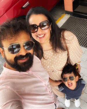 Kunchacko Boban Instagram - The different SHADES😎🤓🥸in the Family!!
#familyiseverything #vacayvibes