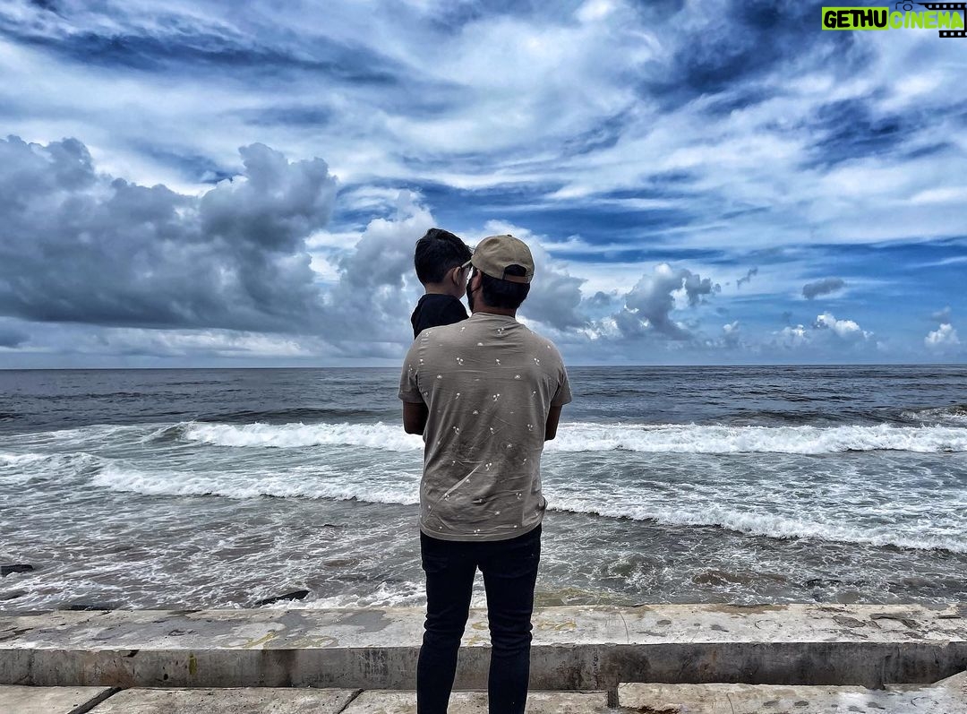 Kunchacko Boban Instagram - Well…this was one place where I went with my Lady Love for that mandatory romantic rendezvous…. After almost 23 years,here I am again with the cutest little replica of ours ..😇😈 And clicked by the same Lady Love ❤️ @priyakunchacko #shangumughambeach #1999to2022 #izzuboy #GiftofGod