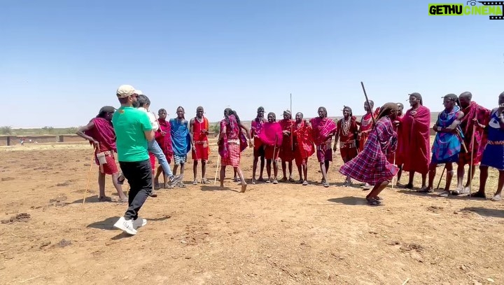 Kunchacko Boban Instagram - When you can’t stop joining the masai dance 🪩 #jungledance🕺🏻🕺🏻 #jumpinghigh #masaimaradiaries @onelifetales @priyakunchacko