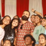 Kunchacko Boban Instagram - Here is sharing some happy moments When I got the ecstasy of College vibe after long.Thank you Brennen College Thalasserey 😍😍#brennencollege for such an electrifying atmosphere and positive energy. This was the first public promo appearance for #NNATHAANCASEKODU movie and see how we have shook the world of Malayalees worldwide 🕺🏻💃🏻🎶🥳 Thank you all for taking the songs and Ambaas Rajeevan into your hearts!!! Eagerly waiting to rock on with the movie hitting theatres from August 11th worldwide.♥️♥️♥️ @nnathaancasekodu (Sue me) WORLDWIDE RELEASE ON AUGUST 11! . . @kunchacks @ratheesh_balakrishnan_poduval @santhoshkuruvilla @gayathrieshankar @rajeshmadhavan @ibasiljoseph @unnimango @manojkannoth @sherin_rachel_santhosh @arun.c.thampi @iamlistinstephen @sreejith.cv.3 @magicframes2011 @manwithamovingcamera @mrprofessional.in #nnathaancasekodu #SueMe #chackochan #ratheeshBalakrishnanPoduval #santhoshKuruvilla #dawnVincent #BennyKattappana #sudheeshGopinath #jobeeshAntony #vyshakSugunan #jothishshankar #vipinnairV #melwyJ #shalupeyad #hassanwandoor #udayaPictures #ListinStephen #magicFrames #STKframes #kunchackoBobanProductions #mrprofessional #comingSoon #august11 #devadootharPaadi