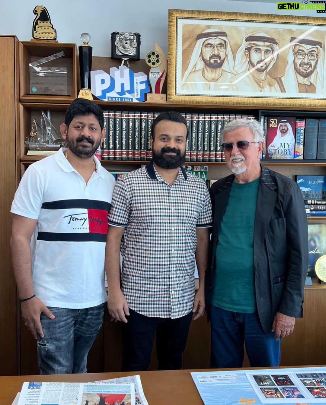Kunchacko Boban Instagram - Meeting up with this legend is always a pleasure and an honour!! AHMAD GOLCHIN aka Golchin Bhai of Phars Films ,has seen it all and mastered it all. A businessman par excellence and a passionate Art-Lover…every time that I meet this man of the moment,there is much and more to learn from him. Thank you Pradeep for the warm arrangements done. And was happy to see the humorous side of Golchin bhai posing with his “Donkey Times” figurine🙃🙃 @golchin_pharsfilm #pharsfilms Legacy from 1954 onwards🤩…. Thank you Sir for all the support and cheers to many more greater movies together!!