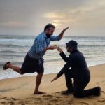 Kunchacko Boban Instagram - One Year of NTCK & Kozhummal Rajeevan!!! 🥳🥳🥳Still live and Kicking🥳🥳🥳 It’s pure bliss and a blessing to relive the same character on the anniversary day with the same creator and the same tribe!! Missing out bigtime on Santhoshettan,Gayathrie,Rakesh😍 @ratheesh_balakrishnan_poduval @santhoshkuruvilla @manwithamovingcamera @gayathrieshankar @rajeshmadhavan #nnathaancasekodumovie @jothishshankar @dawnvincentofficial @unnimango @priyaakunchacko @stkframes @kunchackobobanproductions