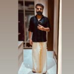 Kunchacko Boban Instagram - Prepping up Sakhavu Asokan!!! ………….CHAAVER……….. 🔥🔥🔥🔥🔥🔥🔥🔥🔥 A Tinu Pappachan sambhavam!! @tinu_pappachan @arjun_ashokan @joymathew_artist @antony_varghese_pepe @arunnproductions @venukunnappilly @sajingopu @rjanuroop @_manoj_k.u
