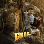 Kunchacko Boban Instagram - ചിരിയുടെ ഗർജ്ജനം!!! 🦁……Grrr…..🦁 'Grr…All Rise, The King Is Here' ന്റെ പുതുവർഷാശംസകൾ.. 🥰 #kunchackoboban #surajvenjaramoodu #Augustcinema #jayk #sruthiramachandran #anagha #rajeshmadhavan #ShajiNadesan #arya #priyakunchackofangirl #Alancier #RameshPisharadi #SenthilKrishna #SibiThomas #ManjuPillai #PraveenS #JayeshNair #DawnVincent #VivekHarshan #RatheshBalakrishnanPoduval #SameeraSaneesh #Rakhil #AugustCinema #ParvathirKrishna #Sreejith Srinivasan #Vaisakhsugunan #RJMurugan #MidhunAbraham #ShabeerMalavattath #ShobiThilakan