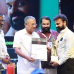 Kunchacko Boban Instagram - 2022 ലെ കേരള സംസ്ഥാന ചലച്ചിത്ര അവാർഡിൽ പ്രത്യേക ജൂറി അവാർഡ് (അഭിനയം) ബഹു.മുഖ്യമന്ത്രി ശ്രീ.പിണറായി വിജയനിൽ നിന്നും ശ്രീ.കുഞ്ചാക്കോ ബോബൻ ഏറ്റുവാങ്ങുന്നു. #ksfa2022 #KeralaStateFilmAwards2022 #stateawards2022 #keralafilm #kerala #malayalamcinema #awards Trivandrum, India