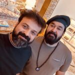Kunchacko Boban Instagram - Magical moments with the Magician …….in Paris✨✨ Thank you Laletta for the ever-memorable moments😍😍 @mohanlal