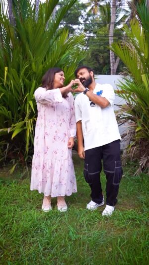 Kunchacko Boban Instagram - #loveumuthe 😍♥️ #Spreadlove
Padmini on July 7
#loveumuthe 😍♥️ #Spreadlove

@kunchacks @senna.hegde @prasobhkrishna @madonnasebastianofficial @vincy_sony_aloshious @films.littlebig

@jakes_bejoy 🎹

@saregamamalayalam 🎧

#padmini #trending #recreate #kerala #lovekunchacks @senna.hegde @prasobhkrishna @aparna.balamurali @madonnasebastianofficial @vincy_sony_aloshious @films.littlebig

@jakes_bejoy 🎹

@saregamamalayalam 🎧

#padmini #trending #recreate #kerala #love