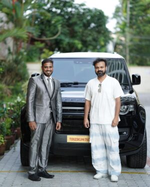 Kunchacko Boban Instagram - Customized defender 🔥🔥🔥
Blacky defender🔥🔥🔥
Welcome to the world of defender @kunchacks
