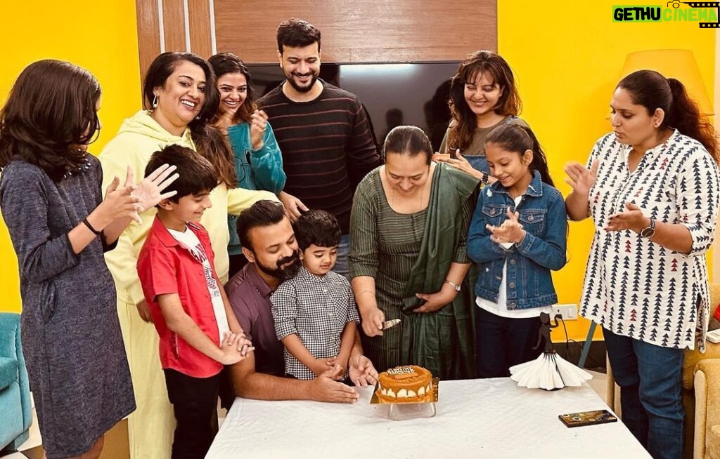 Kunchacko Boban Instagram - All about the Birthday gal being surprised with love and love only ❤️❤️❤️❤️❤️ Happy Birthday AMMAANJI..🥳 😘😘Ummmwuaaah😘😘