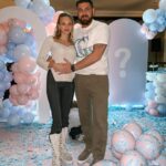 Kurban Omarov Instagram - В то время пока где-то в мире пытаются устроить отмену русской культуры, в России продолжают вкладываться в это направление и развиваться. Только за последние 2 года объем президентских грантов на культурные проекты вырос на треть. Вдумайтесь, средний размер гранта около 4 миллионов рублей, около 2 тысяч проектов! Это очередное подтверждение того, что развиваться в стране можно и для этого есть все условия. А главное - у людей есть желание и стремление, и это круто! Если вы считаете, что желания - легко, вы попробуйте написать 100 своих хотелок. Кажется, фигня. Но вы попробуйте! Мечтать не так просто, чего вы хотите от этой жизни?