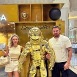 Kurban Omarov Instagram - Провожаем пьяного космонавта домой.