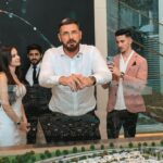 Kurban Omarov Instagram - Мне кажется, что многие реально не понимают. Если у людей в стране есть такие праздники, как сегодняшний, бесполезно пытаться сломать их изнутри. Эти люди поколениями бок о бок защищали свою землю, свои традиции, свои языки, свою культуру. И смогли все это сохранить. И так будет всегда! Дорогие друзья, с праздником! С днем народного единства!