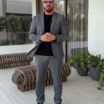 Kurban Omarov Instagram - Уверен, что в любой сфере можно заработать деньги. И всегда говорю об этом детям. Просто где-то нужно чуть больше усилий, анализа, и даже везения! Моя семья тесно связана со строительством. И тут тоже всегда будет чем заняться. Посмотрите, как меняются технологии, спрос, ожидания. Я вижу как сейчас стартовал международный строительный чемпионат в Питере и с интересом слежу, потому что там помимо опытных участников есть много молодых специалистов, у которых свежий взгляд, смелые идеи, и это очень круто, что у них есть такие площадки для развития. У меня здесь есть и свой интерес - познакомиться с молодыми и перспективными игроками рынка, победителей объявят уже через 2 дня. Поэтому еще раз вам говорю - возможностей много, главное хотеть развиваться и что-то для этого делать. Задавайте себе всегда вопрос - что я сейчас делаю для своего профессионального роста?