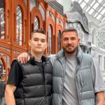 Kurban Omarov Instagram - Не верится, но Омар пошёл в 9 класс, в конце года его ждёт ОГЭ - такая лайт-версия выпускных ЕГЭ. Оптимально, конечно, больше времени уделить тем предметам, которые потом пригодятся, поэтому самое время определяться. У Омара в этом вопросе подход серьезный, опирается не только на то, что нравится, но и изучает статистику. В этом году в России в вузах было больше 600 тысяч бюджетных мест для первокурсников и примерно столько же платных. Самые популярные направления - IT, педагогика, экономика, юриспруденция и менеджмент. Но, думаю, в ближайшие пару лет инженерные специальности войдут в топ. Из вузов в топе, помимо московских, еще Казанский и Дальневосточный университеты. Собственно раньше выберешь и начнёшь готовиться - больше шансов. Ама в итоге еще не определился, понятно, что это будет один из ведущих наших вузов. Давайте в комментах рассказывайте, кто где учился или планирует, честные рекомендации!
