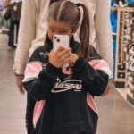 Kurban Omarov Instagram - Такая красивая, скромная, по-детски застенчивая, постоянно анализирует события. Логика, смекалка, юмор. Не дочка, а мечта❤️ Мы с Омаров кайфуем, когда она с нами. Все сразу становится по-другому.