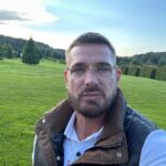 Kurban Omarov Instagram - Перемены всегда требуют действий. Мы сейчас видим это в огромном масштабе в тех регионах, которые совсем недавно к нам присоединились. В первую очередь там нужны люди, которые хотят, готовы к переменам и обладают управленческим опытом. И вот в числе первых 104 победителей конкурса «Лидеры Возрождения», 23 - это те, кто прямо сейчас борется на передовой за свое будущее. Участники СВО, которые выиграли по миллиону на образование и включены уже в кадровый резерв, они успевают думать о том, как они дальше будут жить в новой реальности. Думаю, что это очень сильные духом люди, их точно не сломить. Если вы до сих пор не пробовали себя в подобных конкурсах, я очень советую вам это пройти, оно того стоит.