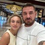 Kurban Omarov Instagram - Откуда такие требования к женщине? 🤷‍♂️ Типа она должна еще заслужить, чтоб ее выбрал на роль матери своего «наследника», обычный повелитель дивана или телевизора. Я заметил, что такие претензии в основном от тех у кого много пуха накидано, а по сути - ноль, и даже палочка в кредит. Дамы, а вы сами кому охотнее родите наследника, тому кто ради вас пустыню превратит в оазис или суетологу с завышенным чувством собственной важности? 💰Моё агентство недвижимости в ОАЭ. @zimadubai Мы приумножаем капиталы не на словах, а на деле. Закрытые запуски, эксклюзивные проекты, лучшие предложения на рынке недвижимости в Дубае.